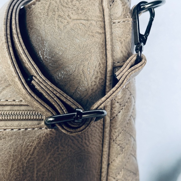 Sam & Hadley Gray Faux Leather Hobo Bag Zipper Quilted Accent Large Size - Picture 7 of 10